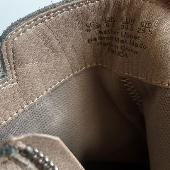 FERGIE- Nude Beige Ankle Boots Booties with Zipper Size 8.5 - Picture 7 of 7